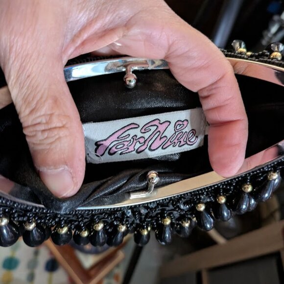 ⬇️PD⬇️FAR NINE BEADED W/BLACK & GOLD TOPPING FORMAL PURSE - Picture 8 of 8
